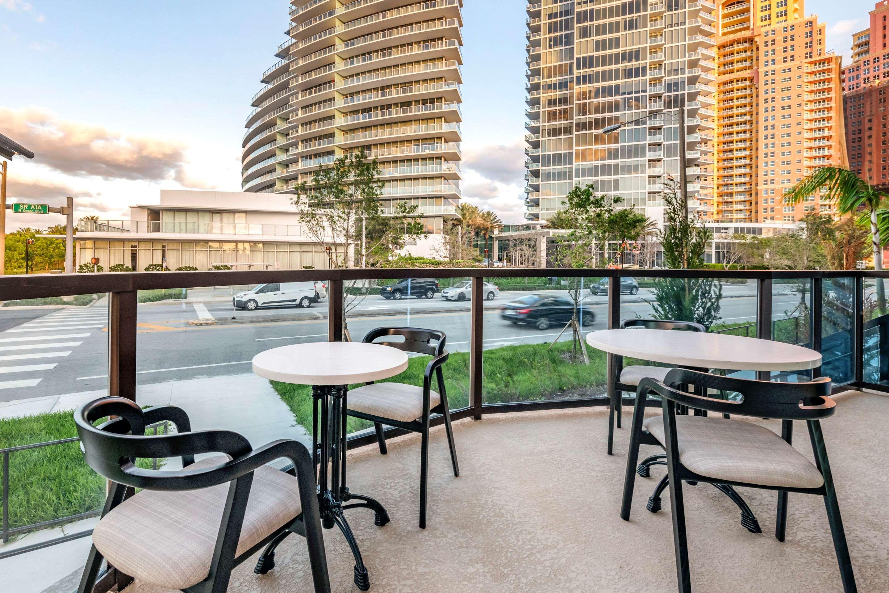 Cambria Hotel Fort Lauderdale Beach Exterior photo